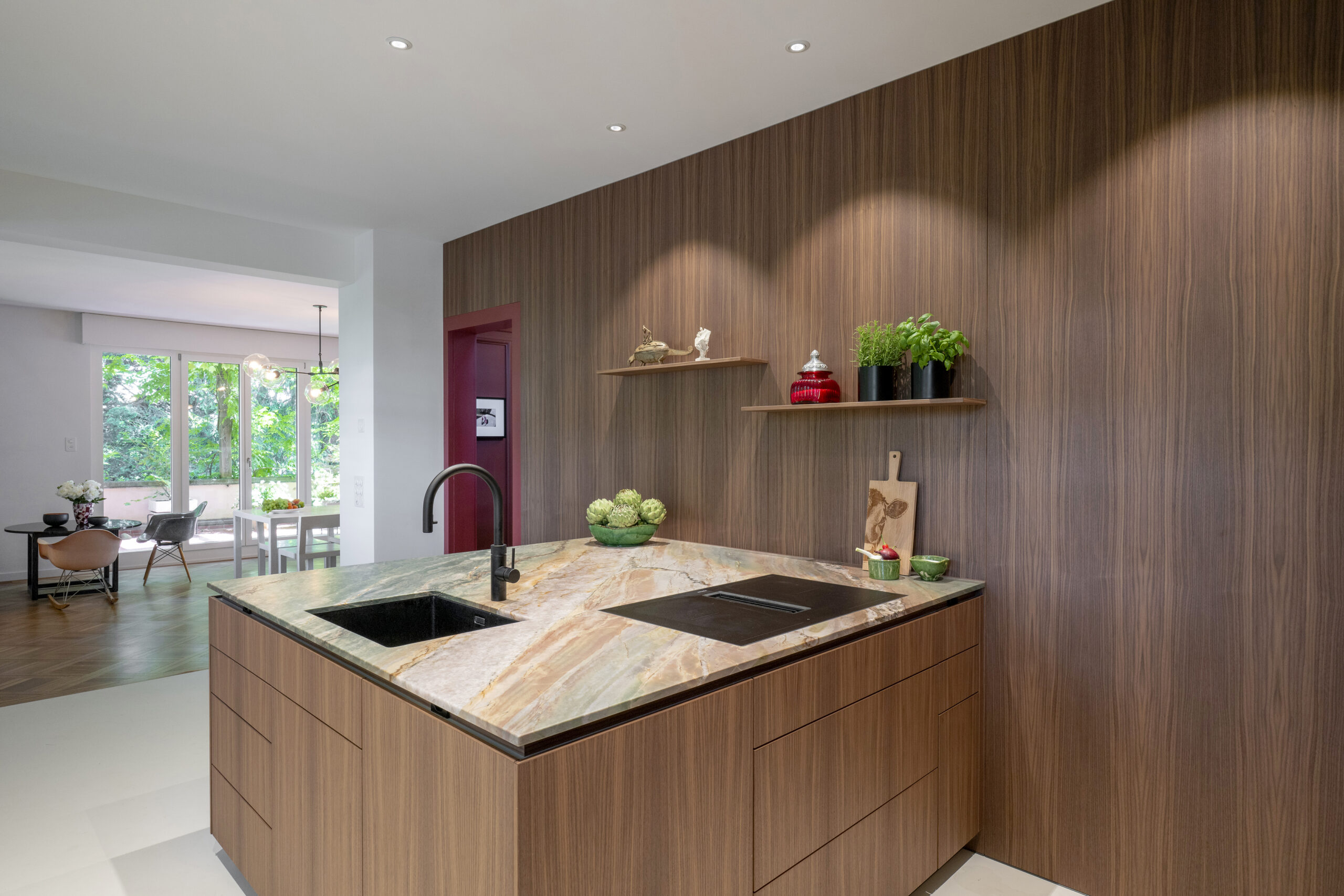 Sandstrand im Nussbaumwald